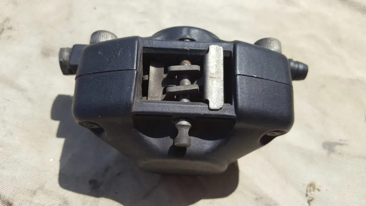 Pinza Anteriore DX MP3 Piaggio (2)
