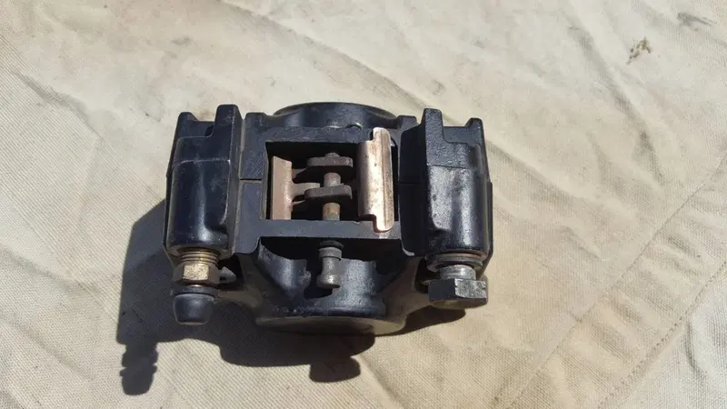 Pinza Posteriore MP3 Piaggio (5)