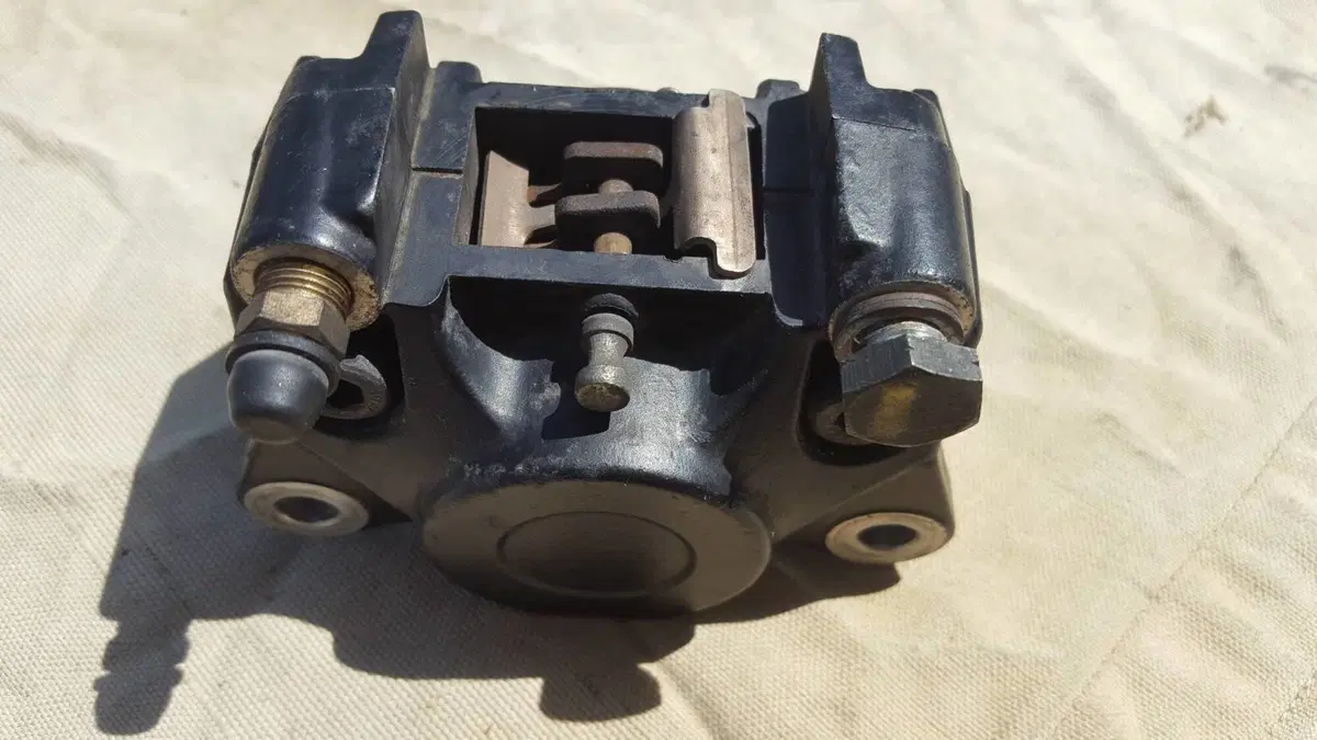 Pinza Posteriore MP3 Piaggio (4)