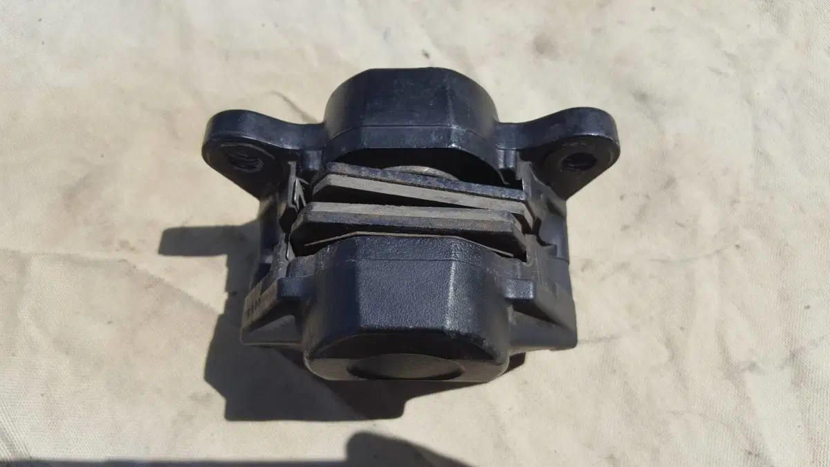 Pinza Posteriore MP3 Piaggio (2)