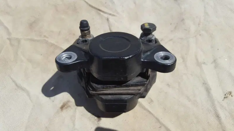 Pinza Posteriore MP3 Piaggio (3)