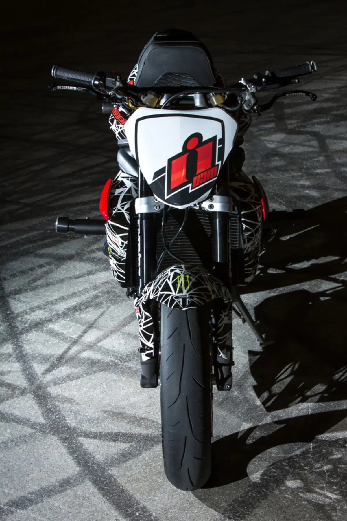 ICON Triumph Street Triple. Nate per lo stunt (6)
