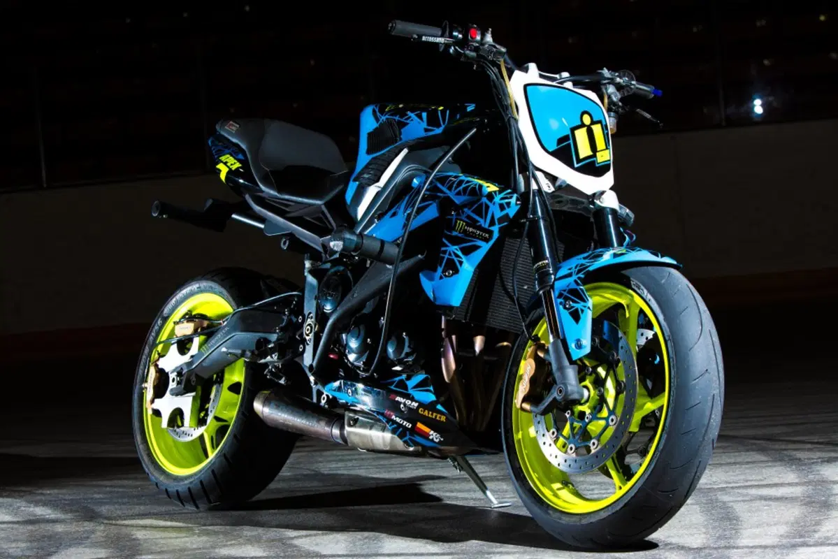 ICON Triumph Street Triple. Nate per lo stunt (2)
