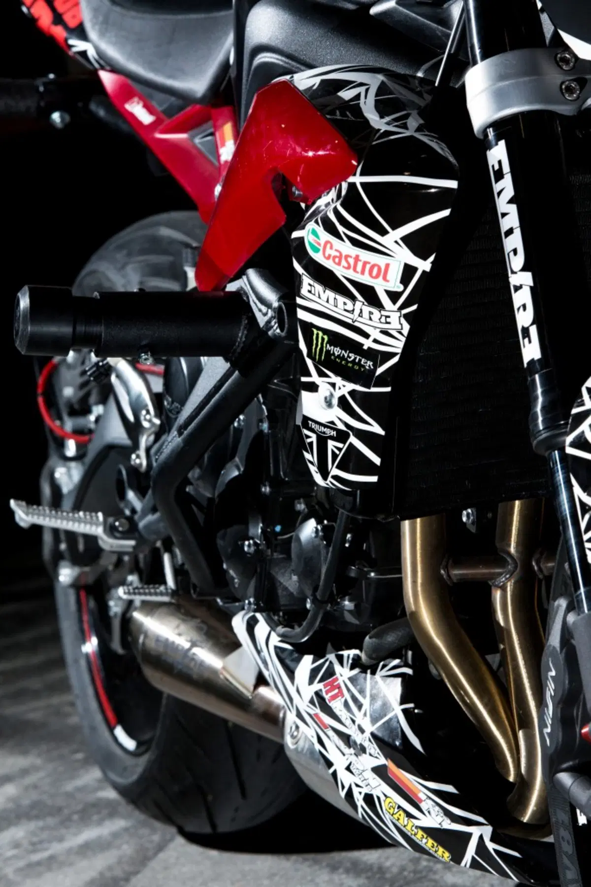 ICON Triumph Street Triple. Nate per lo stunt (8)