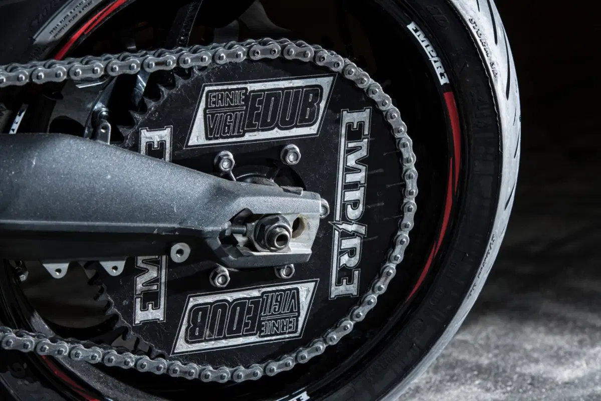 ICON Triumph Street Triple. Nate per lo stunt (13)