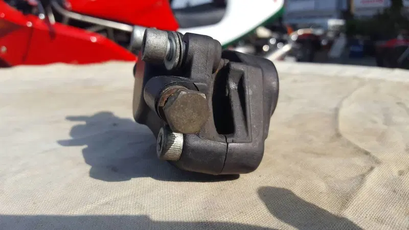 Pinza Anteriore Sx MP3 Piaggio (2)