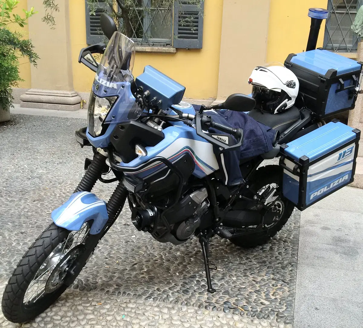 Yamaha: nuova gamma due ruote per la Polizia (5)