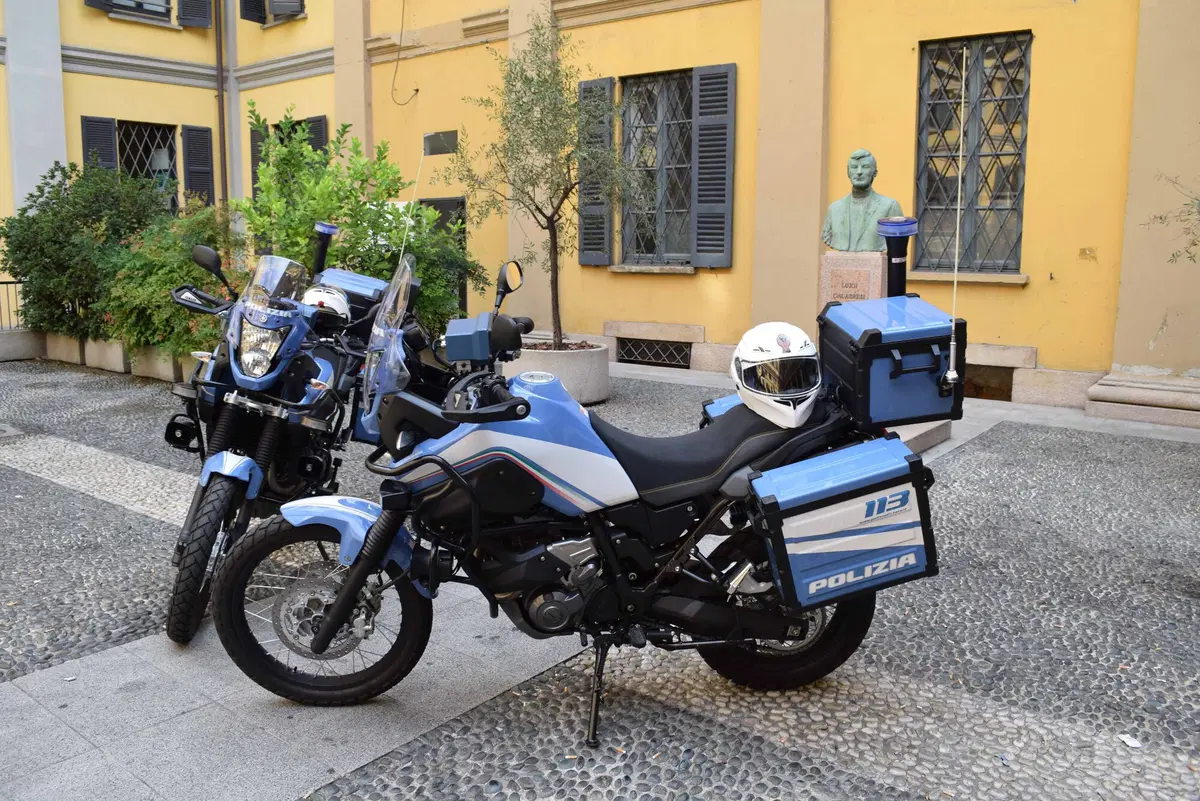 Yamaha: nuova gamma due ruote per la Polizia (4)