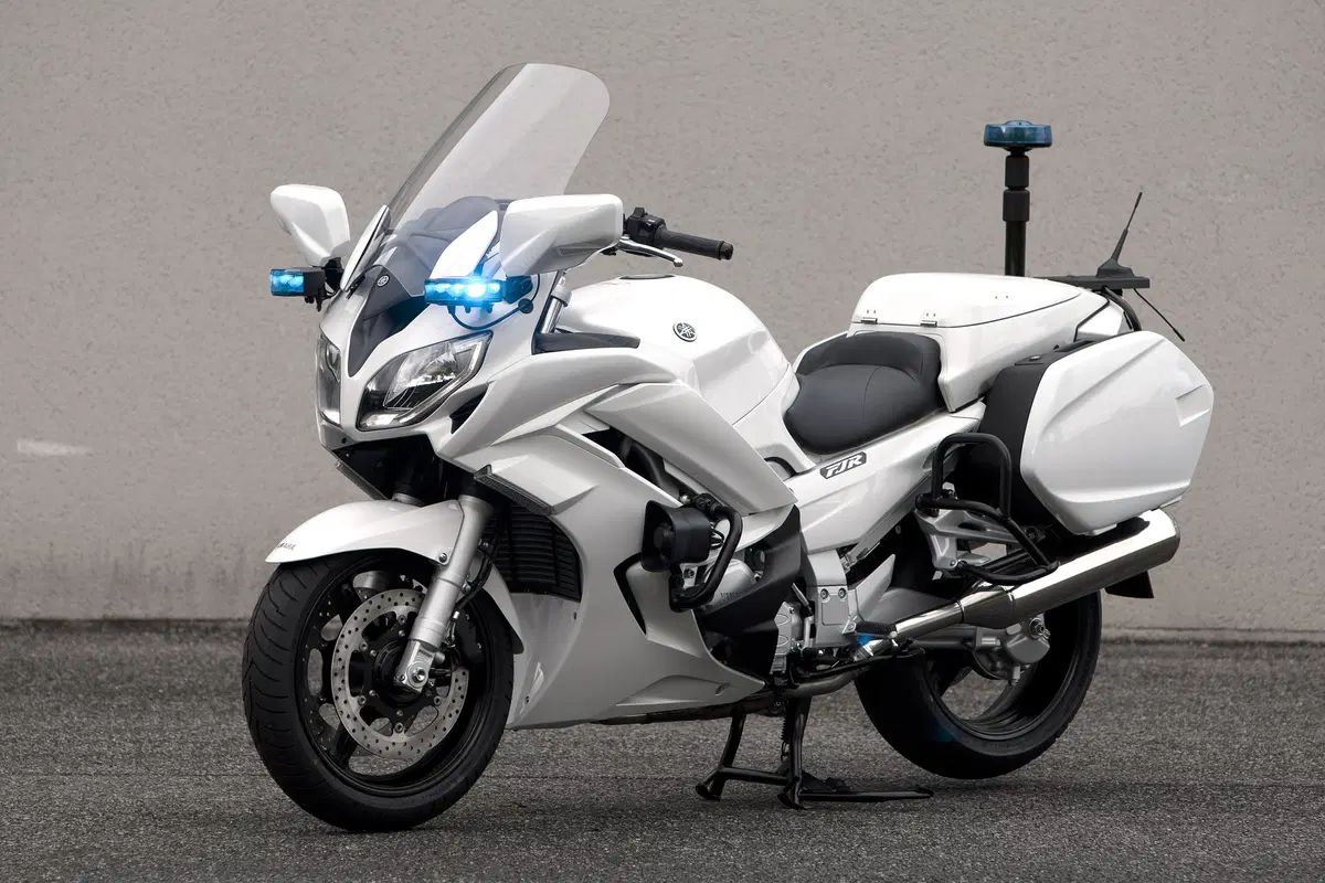 Yamaha: nuova gamma due ruote per la Polizia (7)