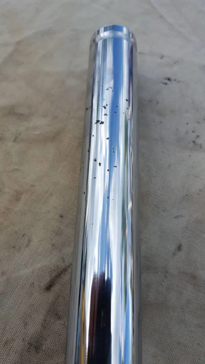 Ammortizzatore Ant DX Showa (4)