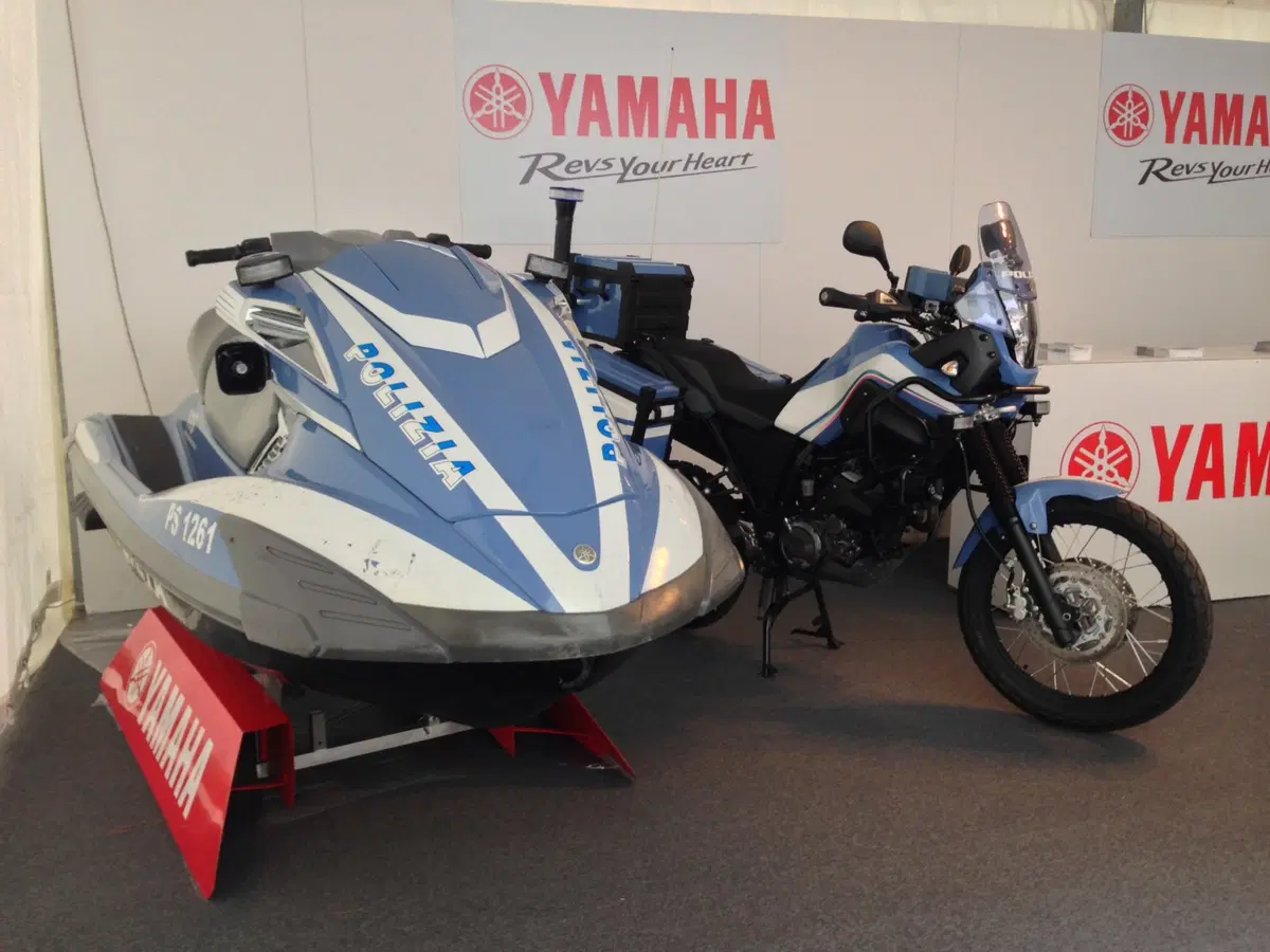 Yamaha: nuova gamma due ruote per la Polizia (3)