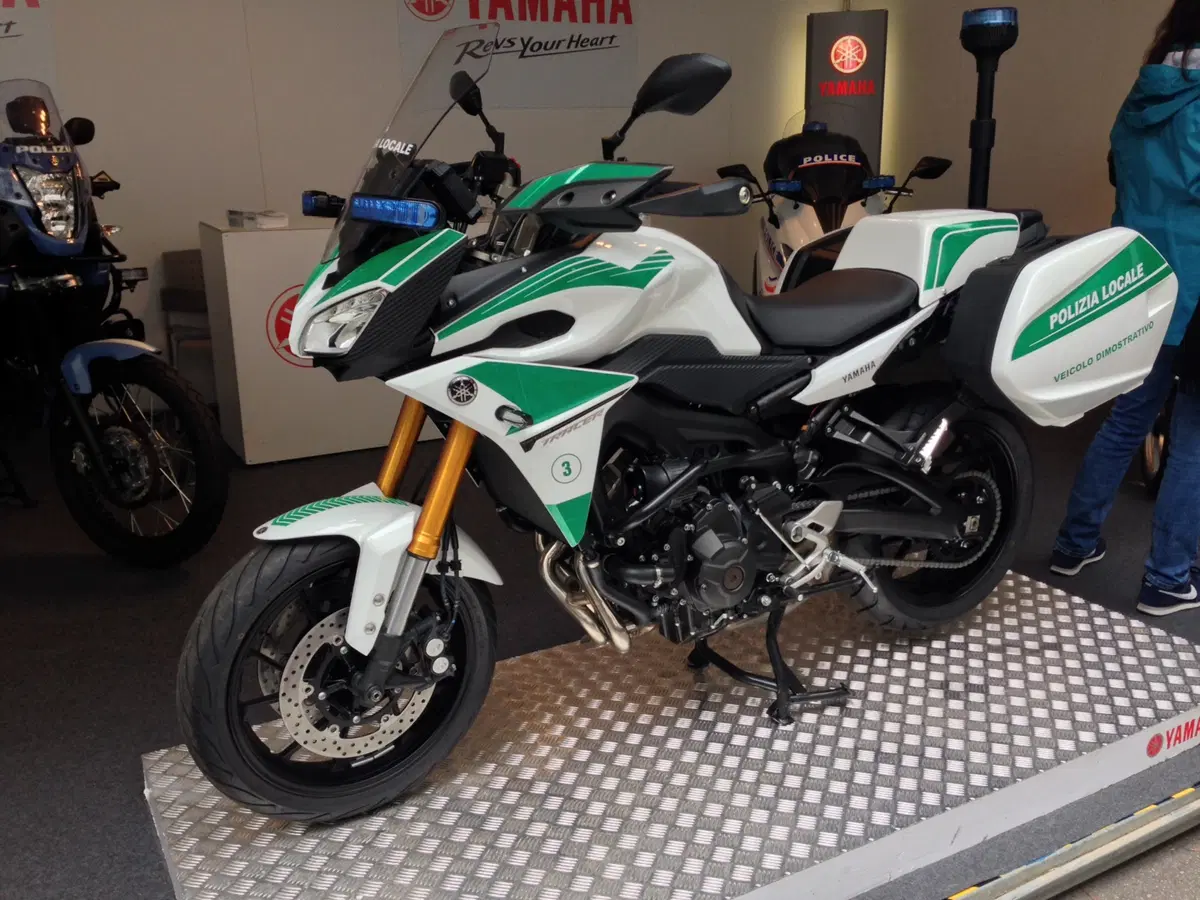 Yamaha: nuova gamma due ruote per la Polizia (2)