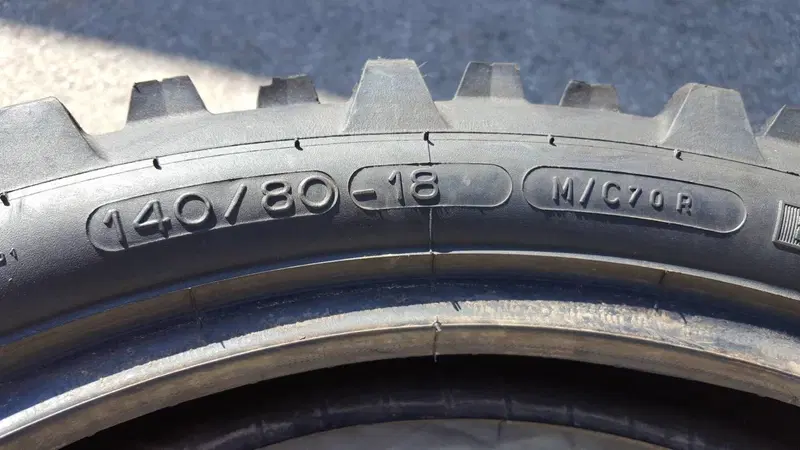 Gomma 140/80/18 Enduro Michelin (2)