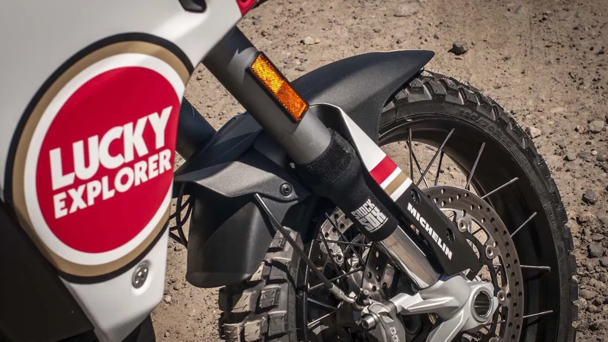 Ducati Multistrada 1200 Eduro "Lucky Strike", nuova livrea dagli USA (6)