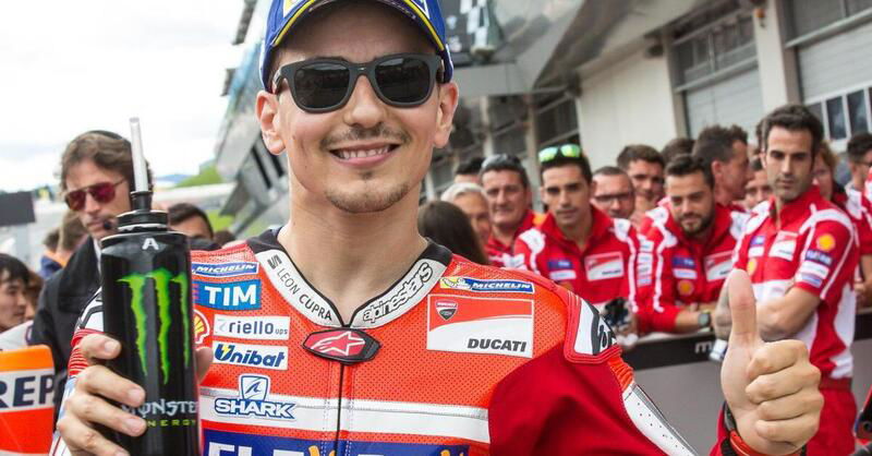 MotoGP. Lorenzo: &quot;Io stimolo per Dovi. Ma riuscir&ograve; a batterlo&quot;