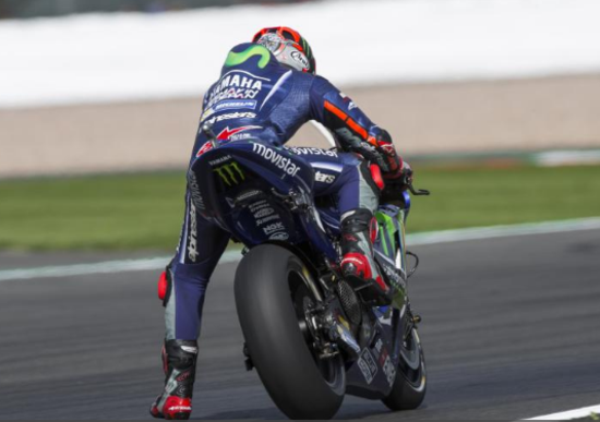 MotoGP. Vinales segna il miglior tempo nelle FP1 a Silverstone