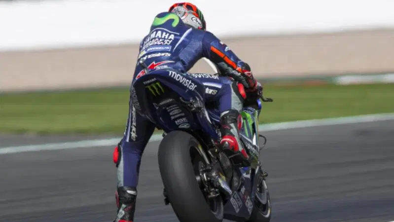 MotoGP. Vinales segna il miglior tempo nelle FP1 a Silverstone