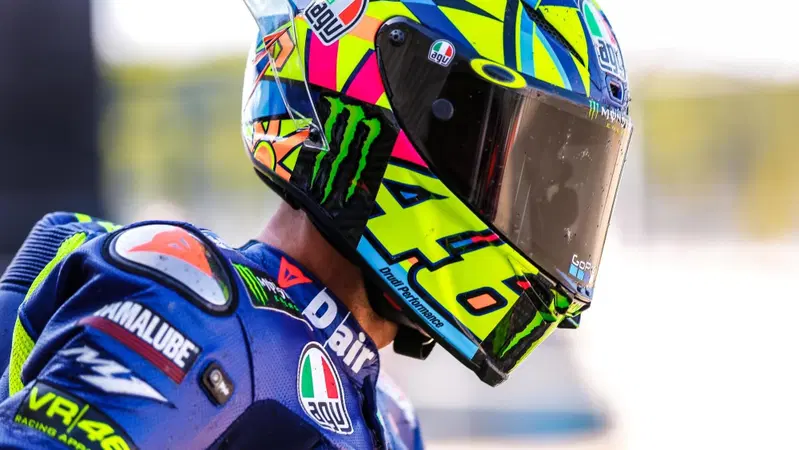 MotoGP 2017. Rossi: "La vittoria se la giocano Marquez e Crutchlow"