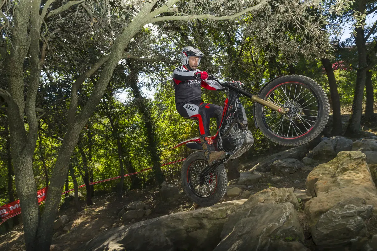 Montesa Cota 300RR (4)