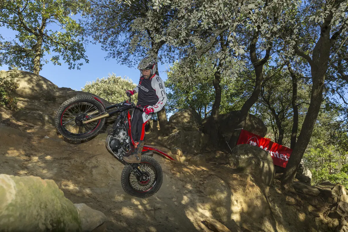 Montesa Cota 300RR (6)