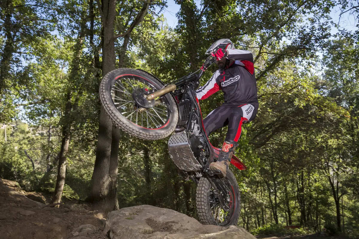 Montesa Cota 300RR (7)