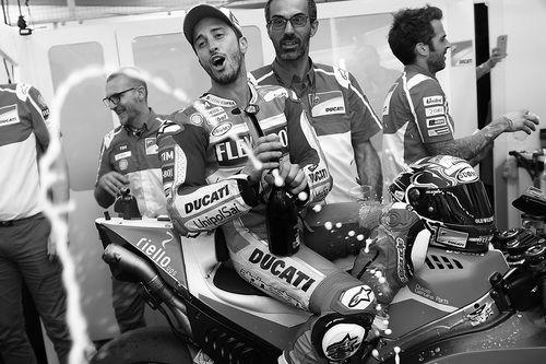 MotoGP 2017. Le foto più spettacolari del GP di Silverstone (8)