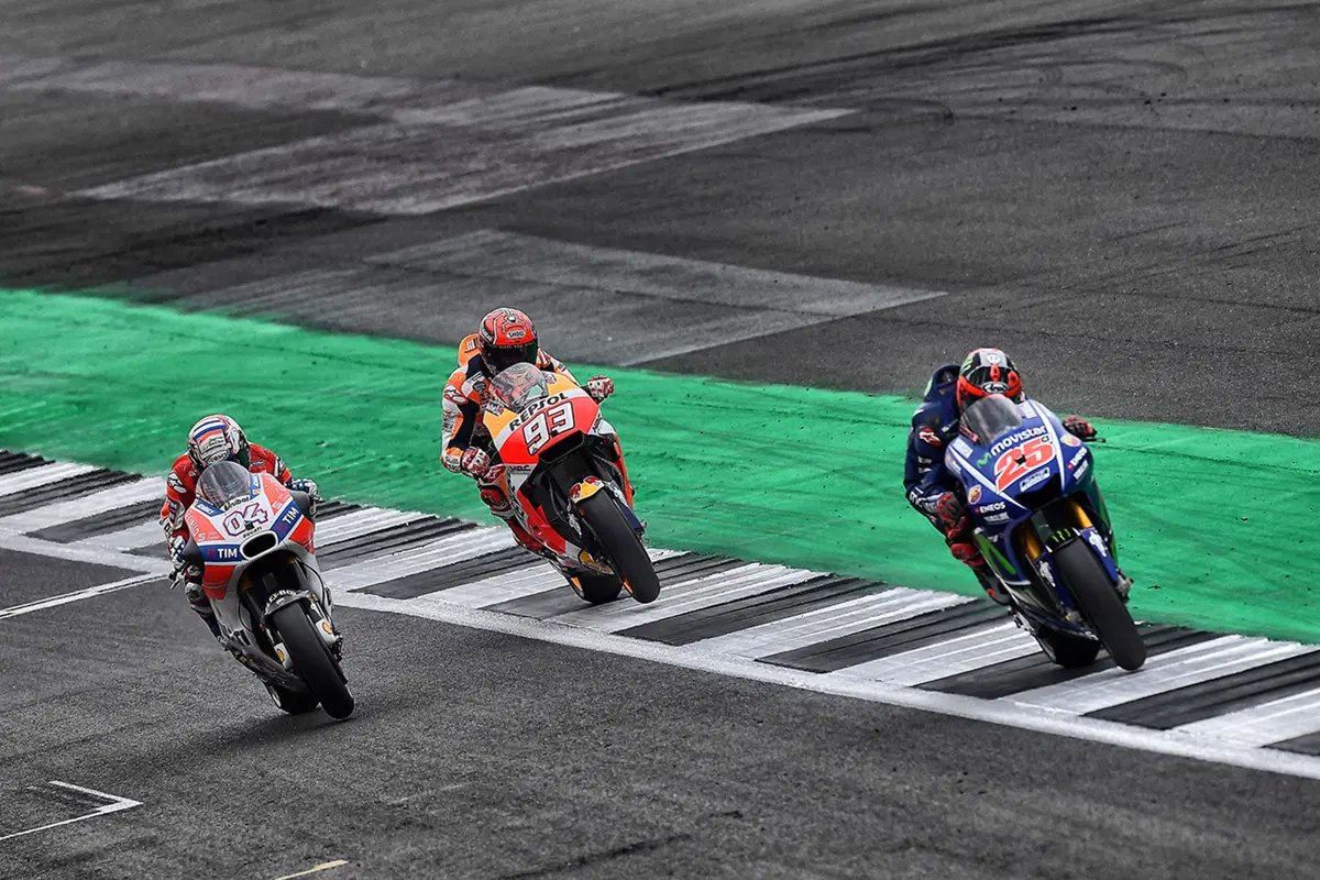 MotoGP 2017. Le foto più spettacolari del GP di Silverstone (20)