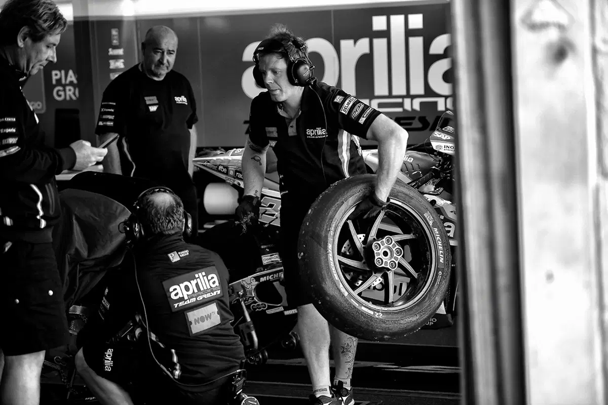 MotoGP 2017. Le foto più spettacolari del GP di Silverstone (24)