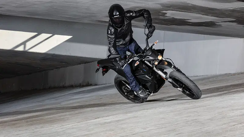 La moto elettrica cresce del 23% in Europa e del 40% in Italia