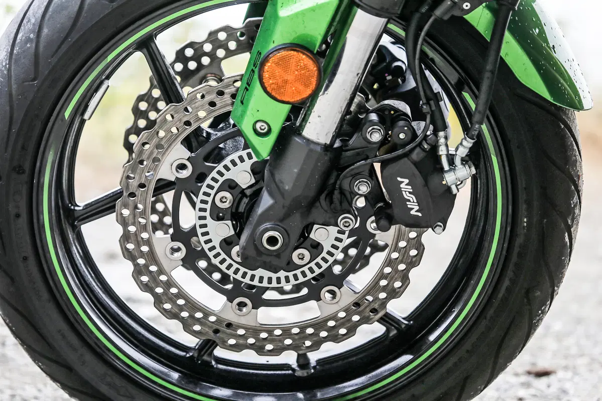 Honda NC 750X DCT vs Kawasaki Versys 650: sfida tra crossover di successo (11)