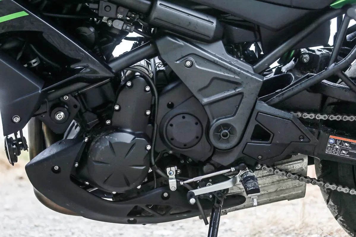 Honda NC 750X DCT vs Kawasaki Versys 650: sfida tra crossover di successo (14)