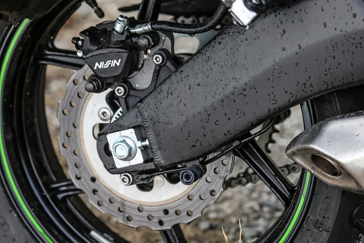 Honda NC 750X DCT vs Kawasaki Versys 650: sfida tra crossover di successo (15)