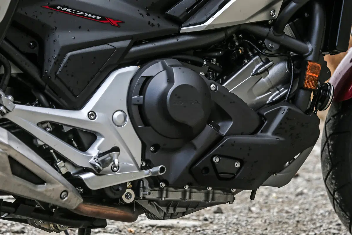 Honda NC 750X DCT vs Kawasaki Versys 650: sfida tra crossover di successo (6)