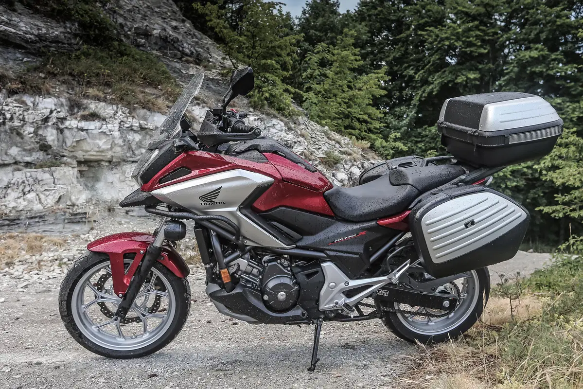 Honda NC 750X DCT vs Kawasaki Versys 650: sfida tra crossover di successo (2)