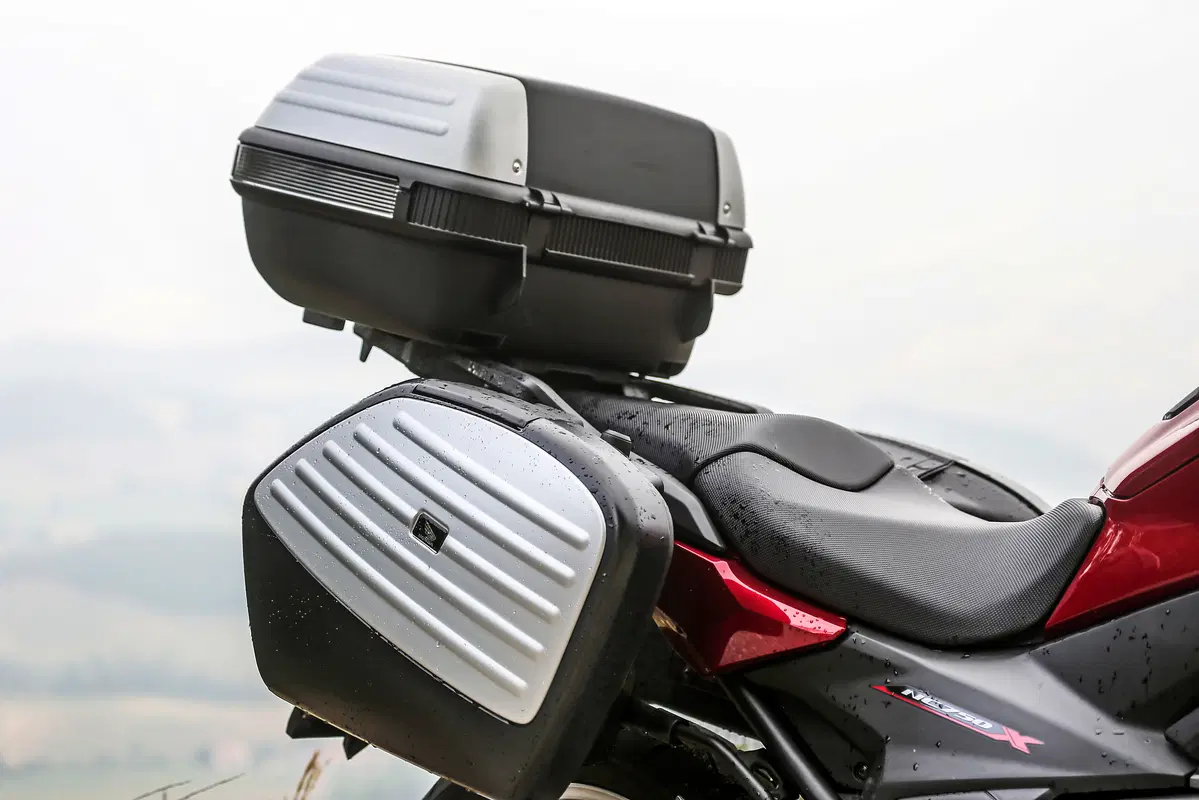 Honda NC 750X DCT vs Kawasaki Versys 650: sfida tra crossover di successo (7)