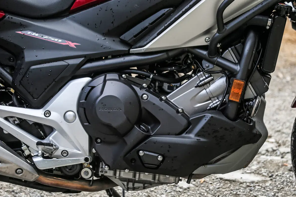 Honda NC 750X DCT vs Kawasaki Versys 650: sfida tra crossover di successo (8)