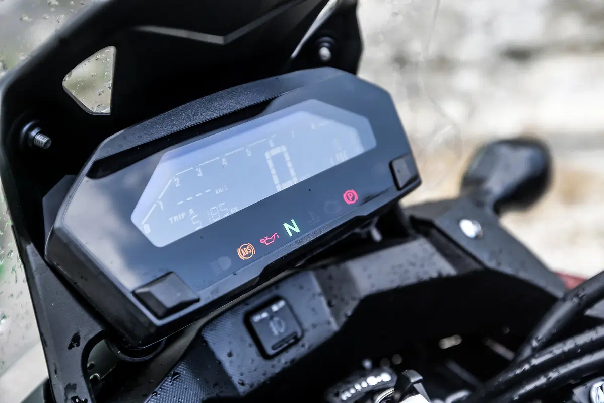 Honda NC 750X DCT vs Kawasaki Versys 650: sfida tra crossover di successo (12)