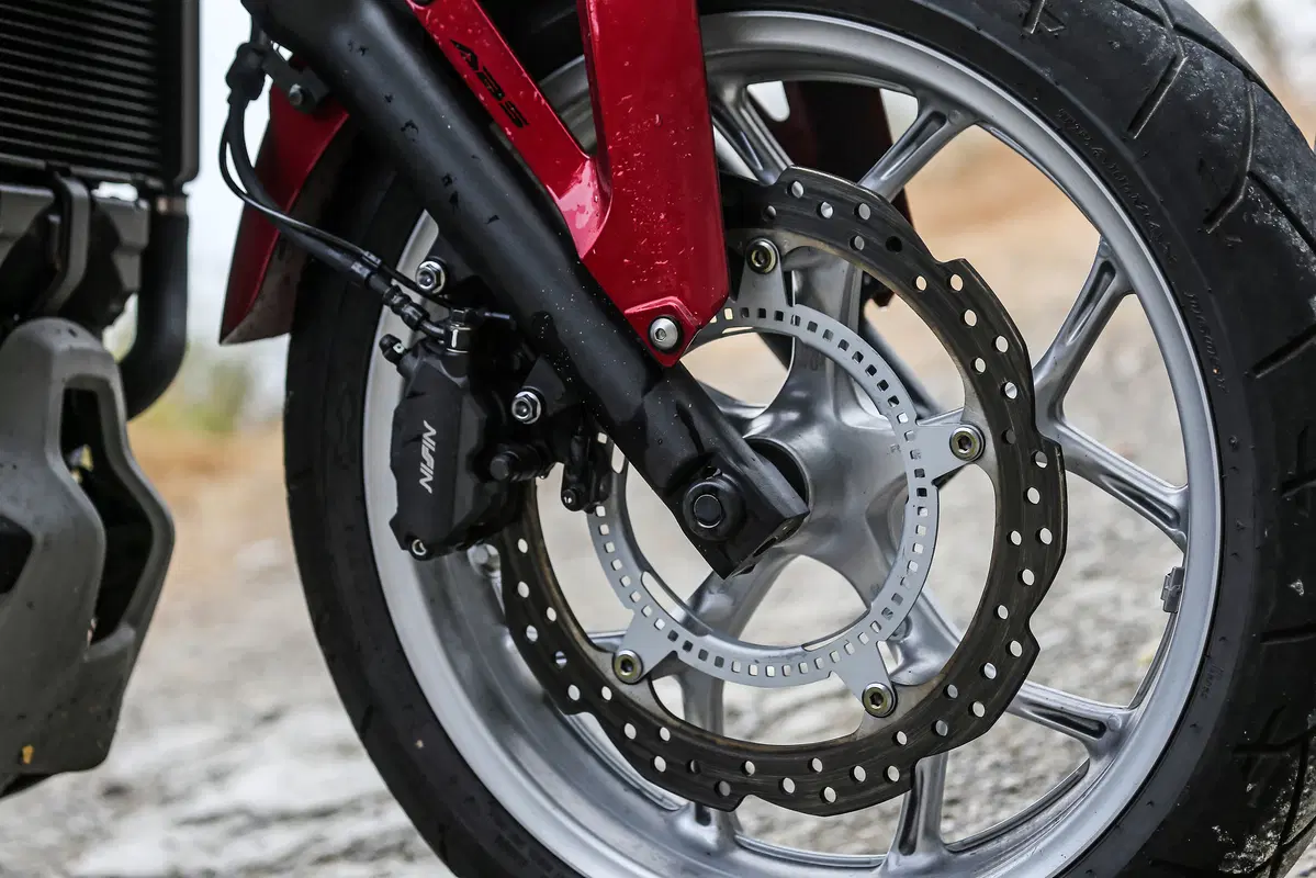 Honda NC 750X DCT vs Kawasaki Versys 650: sfida tra crossover di successo (13)