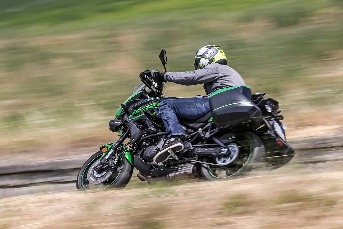 Honda NC 750X DCT vs Kawasaki Versys 650: sfida tra crossover di successo (3)