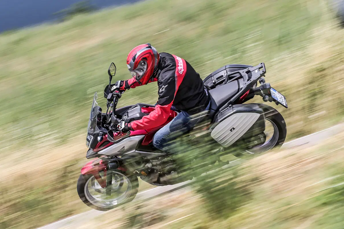 Honda NC 750X DCT vs Kawasaki Versys 650: sfida tra crossover di successo (4)