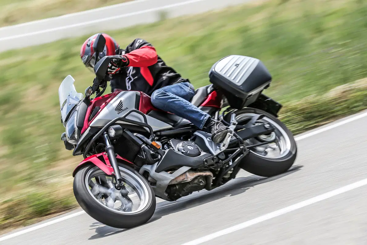 Honda NC 750X DCT vs Kawasaki Versys 650: sfida tra crossover di successo