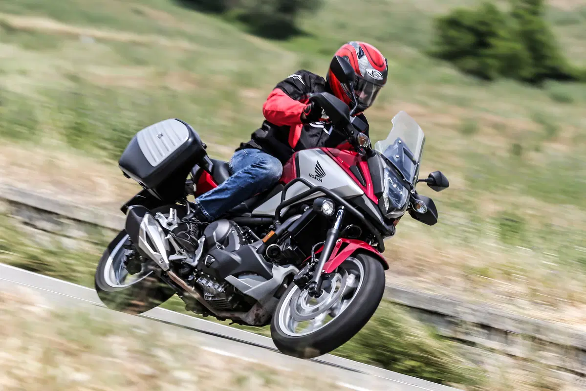Honda NC 750X DCT vs Kawasaki Versys 650: sfida tra crossover di successo (2)