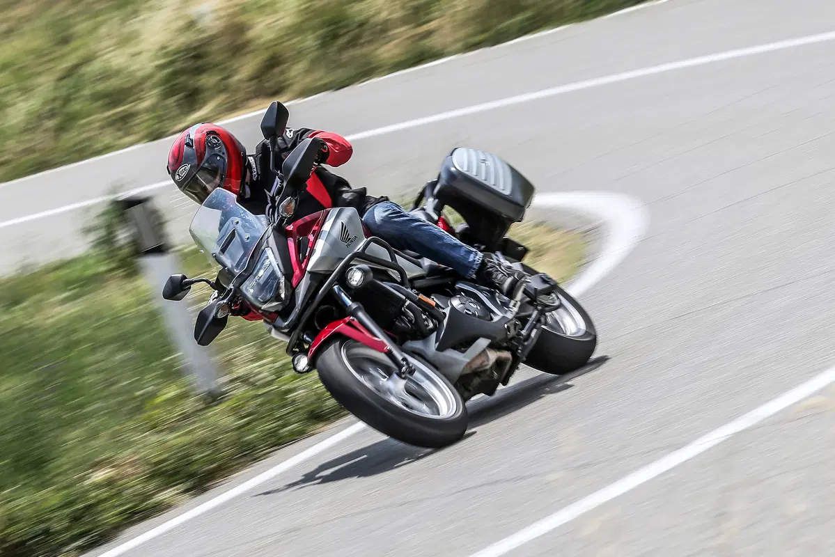 Honda NC 750X DCT vs Kawasaki Versys 650: sfida tra crossover di successo (5)