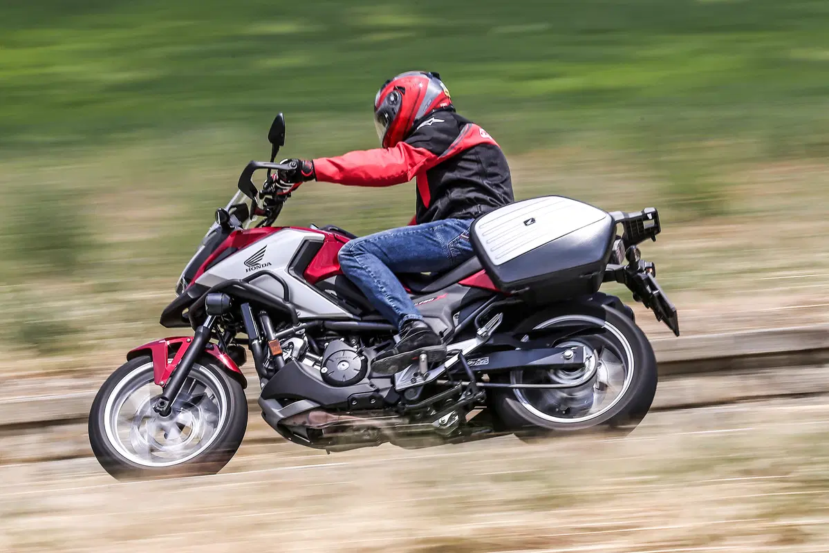 Honda NC 750X DCT vs Kawasaki Versys 650: sfida tra crossover di successo (3)