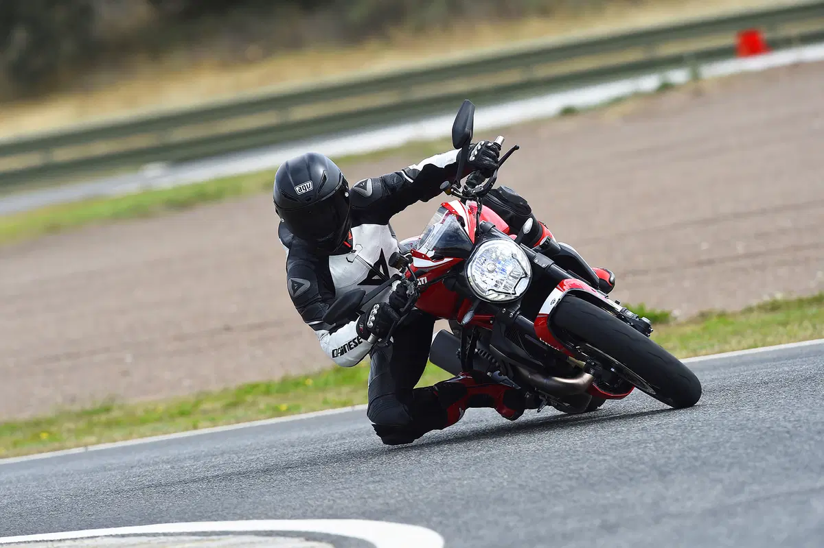  Ducati Monster 1200 R (6)