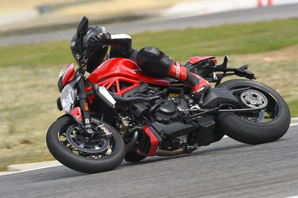  Ducati Monster 1200 R (3)