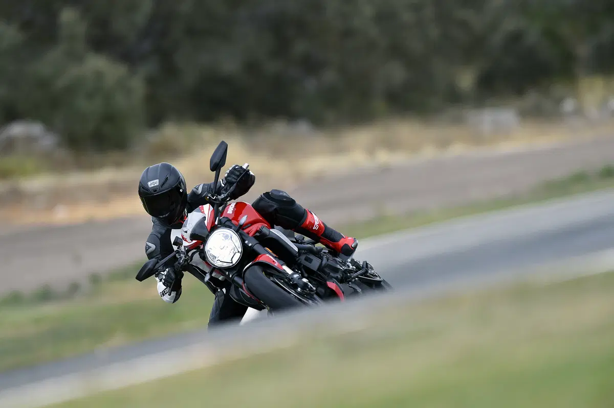  Ducati Monster 1200 R (7)