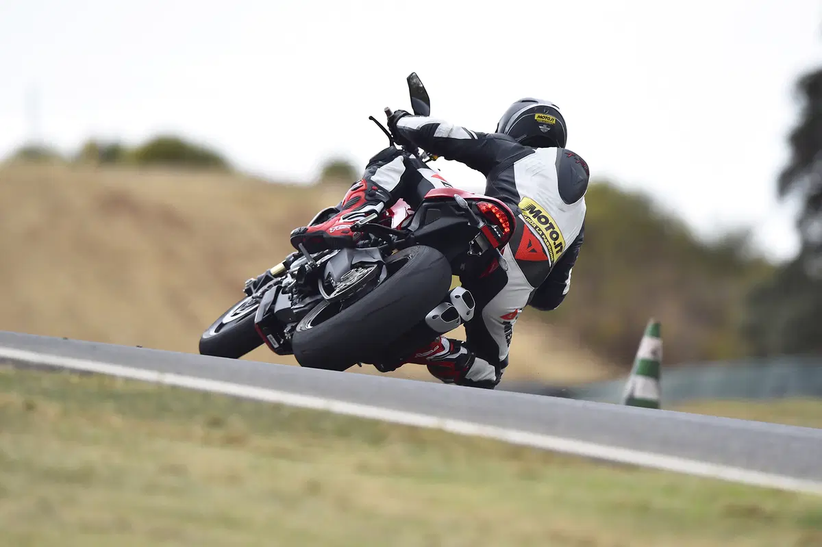  Ducati Monster 1200 R (8)