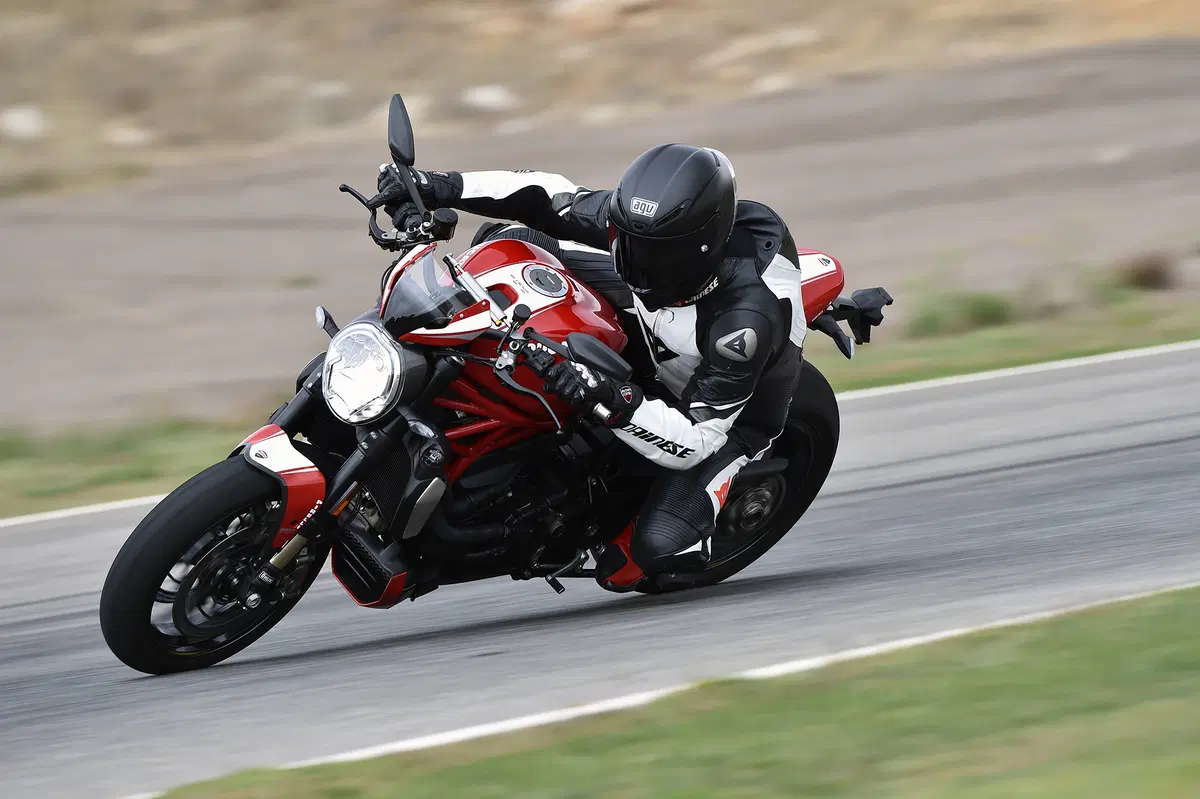  Ducati Monster 1200 R (9)