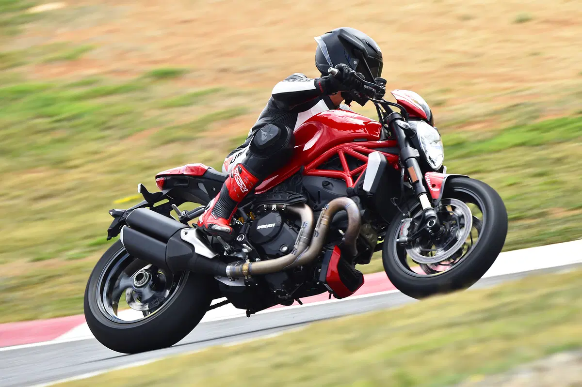  Ducati Monster 1200 R (10)